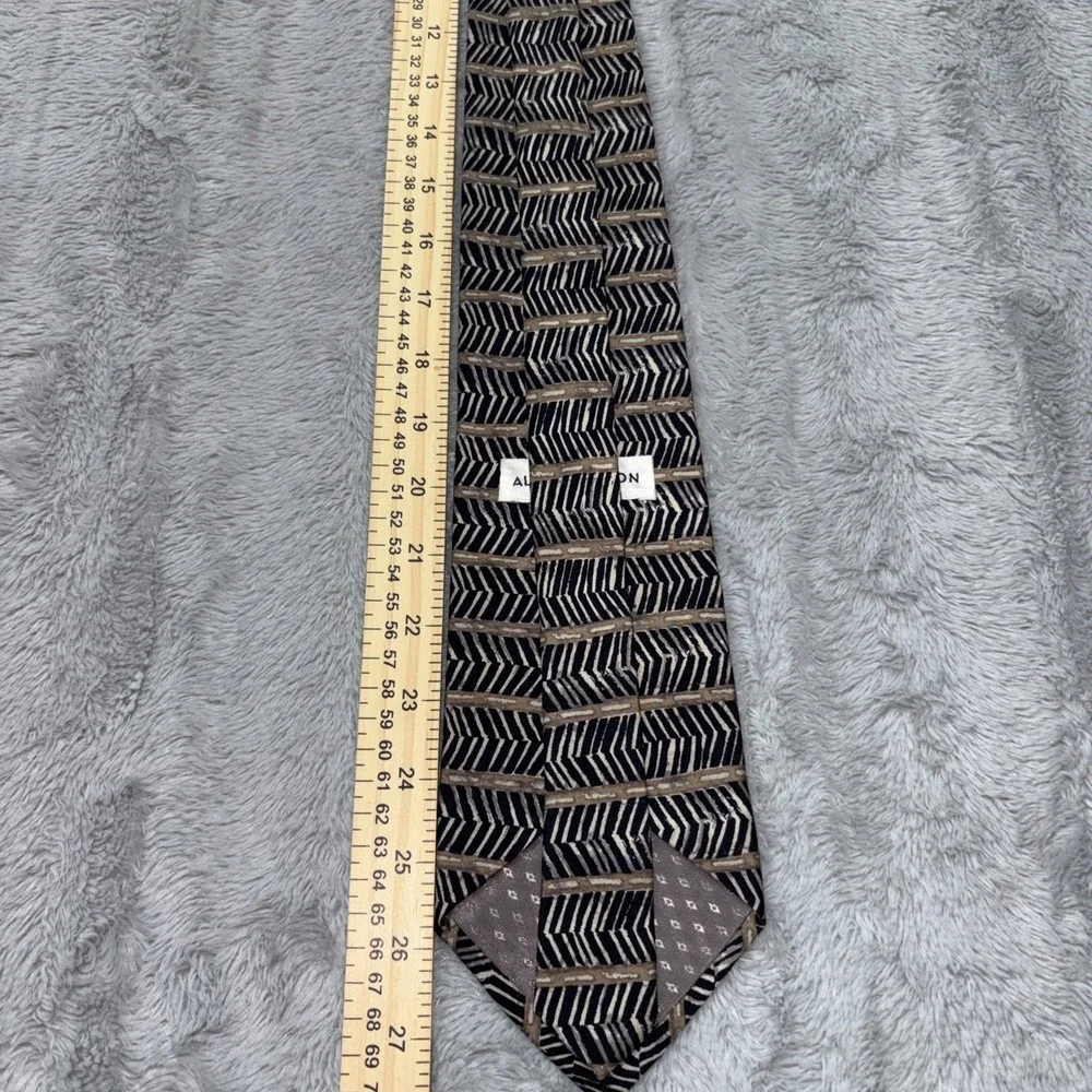Albert Nipon Black and Tan Geometric Pattern 100% Silk Designer Tie‎